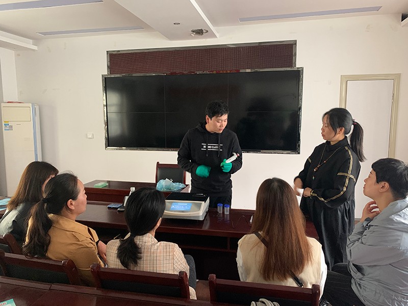 Okeqi after-sales carried out technical training on pesticide residue speed tester in an agricultura